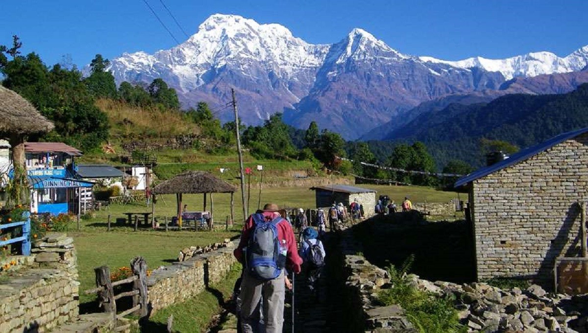 पर्यटकीय सिजन सुरु भएसँगै अन्नपूर्ण पदमार्गमा बढे पर्यटक, व्यवसायी उत्साहित