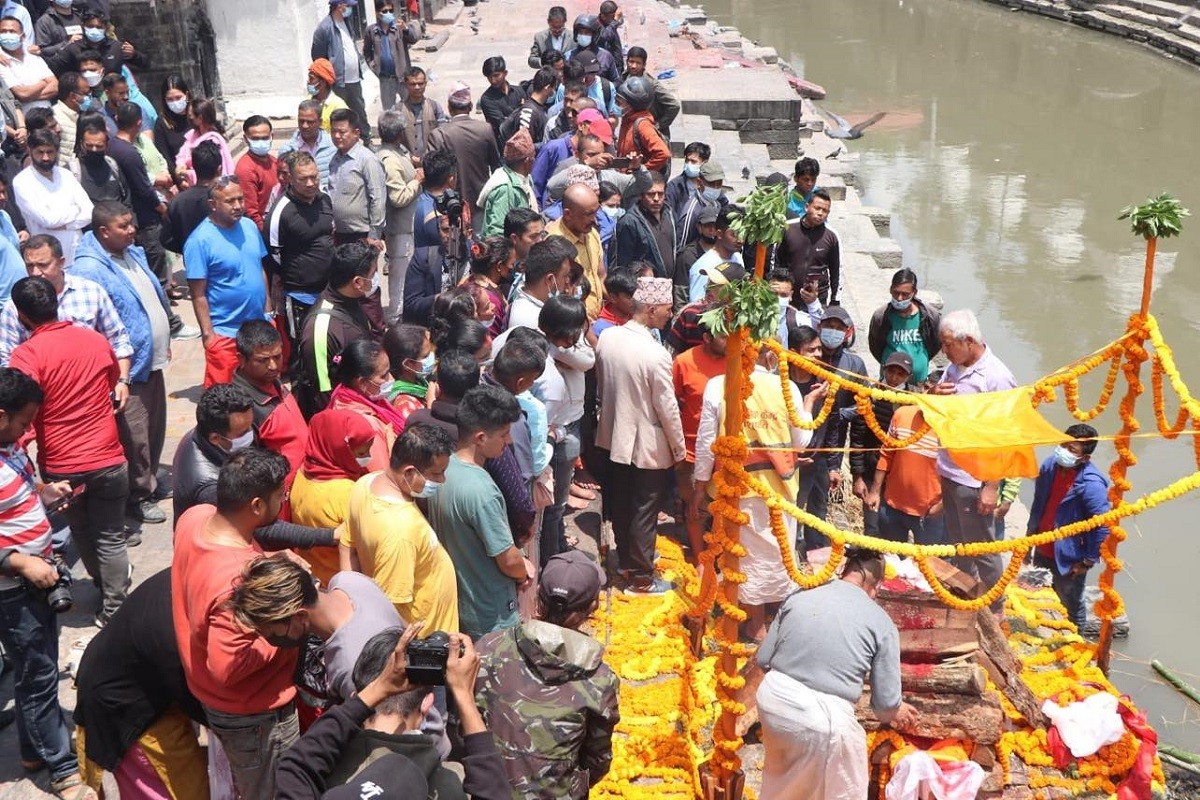 रवि लामिछानेका सवारी चालक शम्भु  थापाको अन्त्येष्टि (फोटो फिचर)