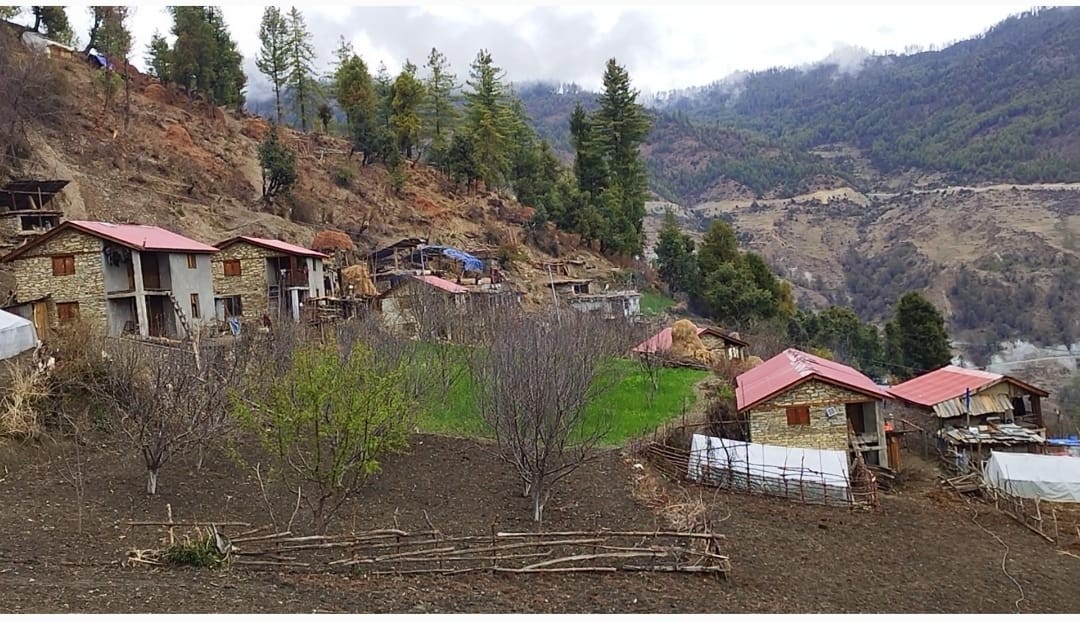 चुुगाँ गाउँका दलित बस्तीका नागरिक ४७ बर्ष देखि नजरबन्दमा ।