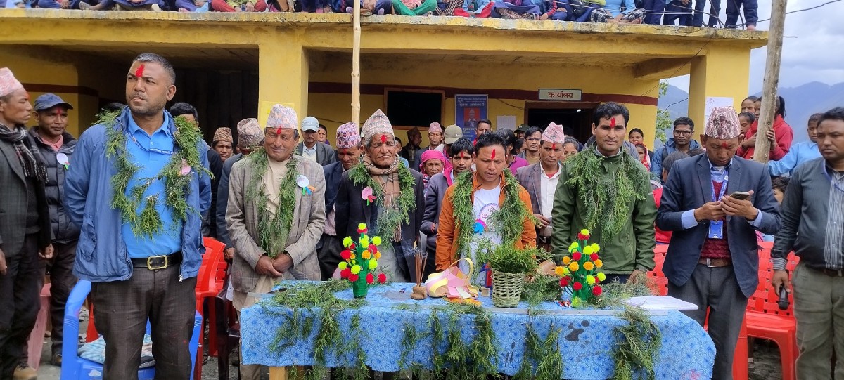 कर्णाली मा.बि मा बिद्यार्थीको सिकाई दिगो बनाउन शैक्षिक सामाग्री निमार्ण ।