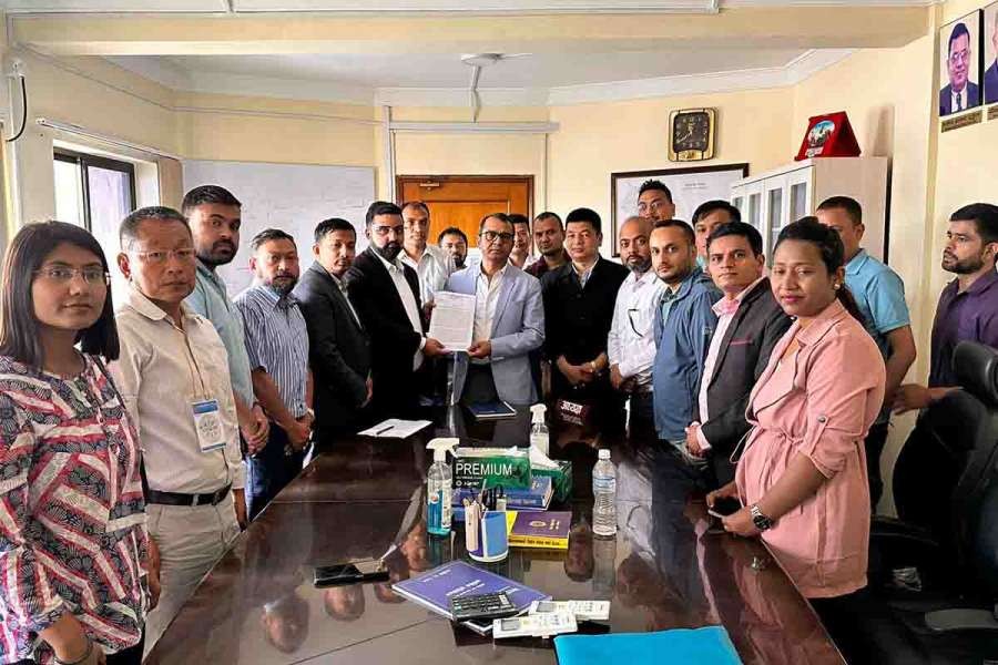  ब्रोकर एशोसिएसनले बुझायो बोर्डका अध्यक्षलाई ज्ञापनपत्र