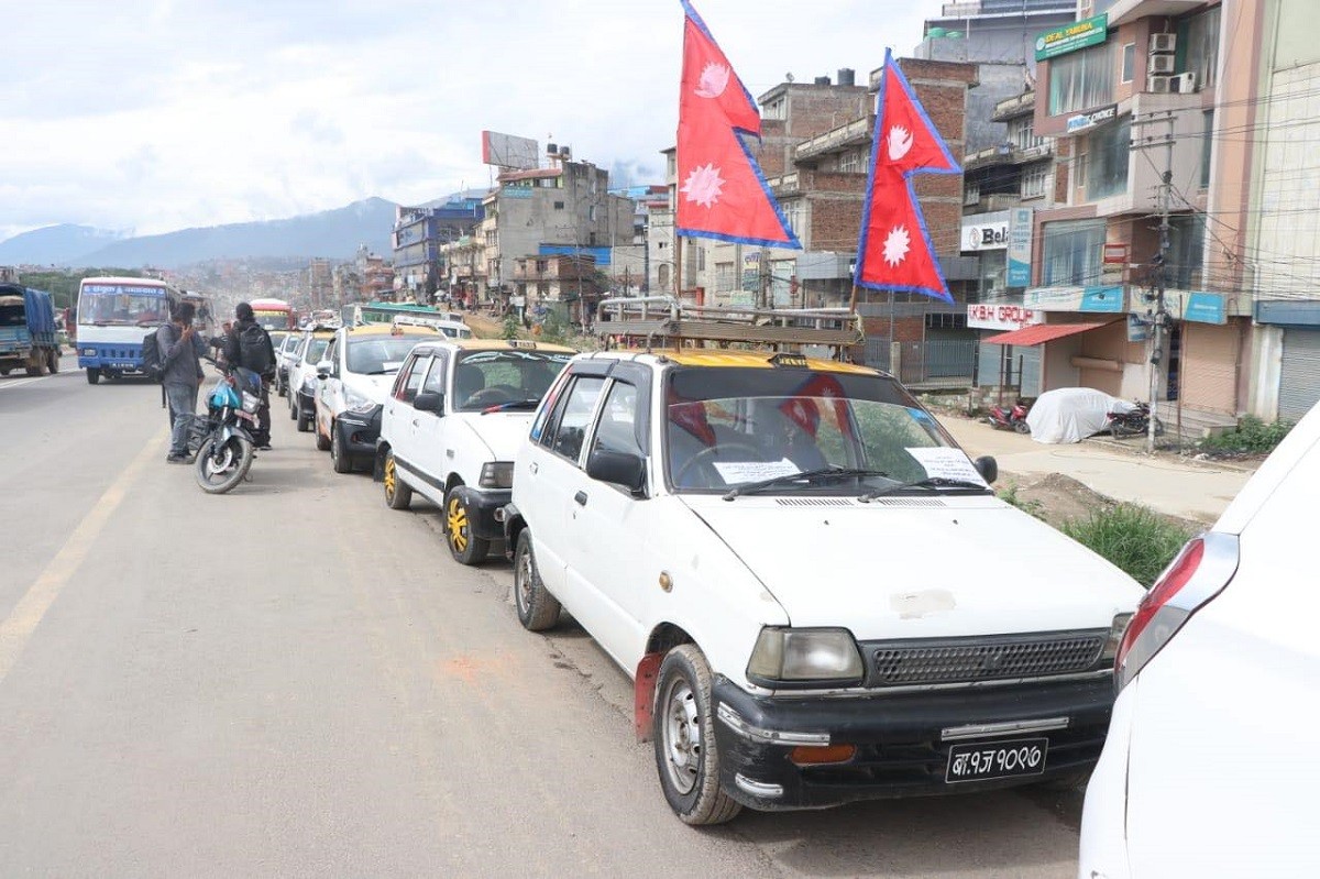 सार्वजनिक यातायात व्यवसायी र मजदुर आन्दोलनमा (फोटोफिचर)