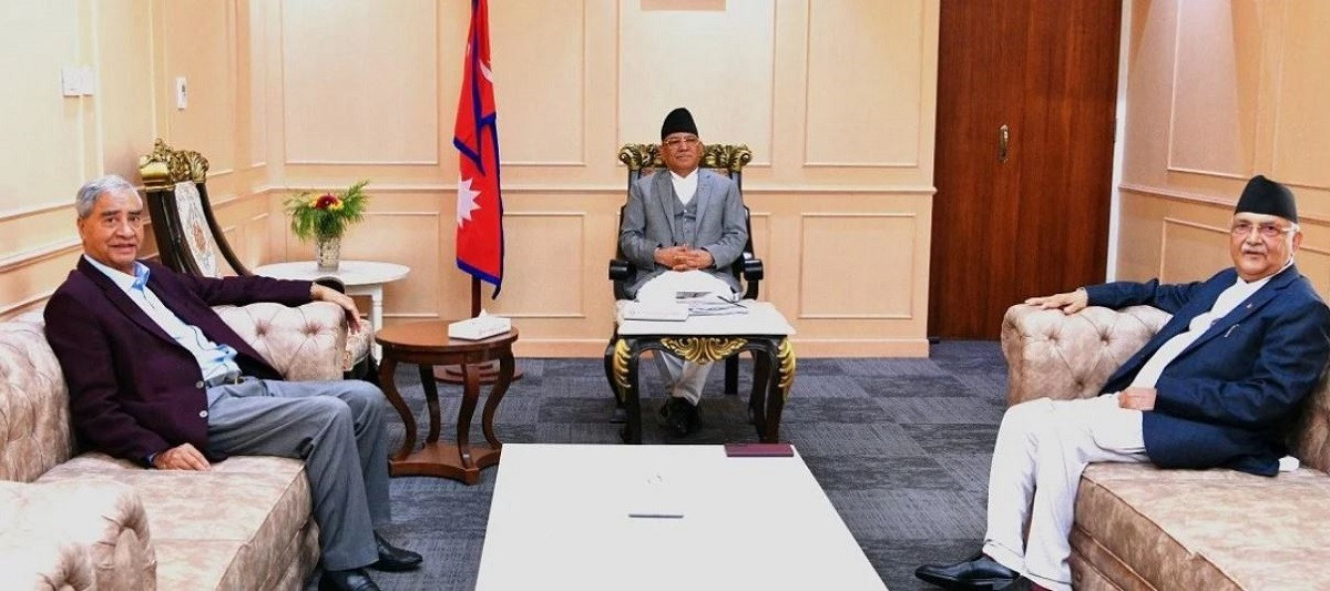सिंहदरबारमा प्रधानमन्त्री प्रचण्ड, सभापति देउवा र अध्यक्ष ओलीको बैठक