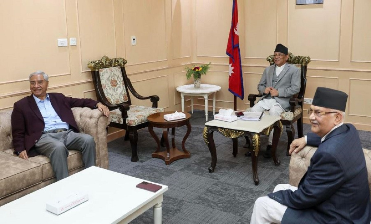 प्रमुख तीन दलका शीर्ष नेताको बैठक सकियो, हट्यो संसद्को गतिरोध