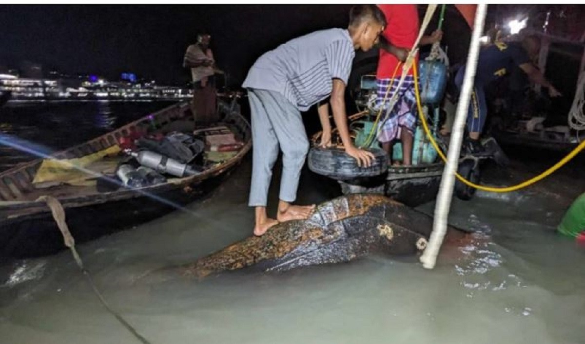 बंगलादेशको बूढीगंगा नदीमा वाटर बस पल्टिँयो, चारको मृत्यु, कयौं बेपत्ता