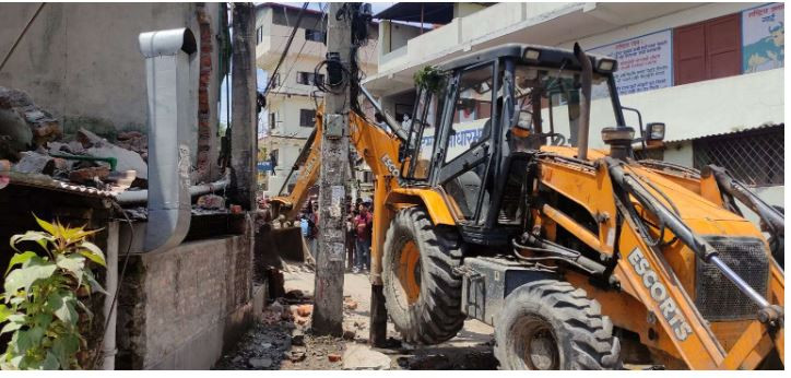 भद्रकुमारी घले सेवा सदनमा चल्यो काठमाडौं महानगरको डोजर