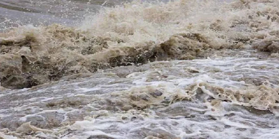 बाढीले बगाउँदा सामाखुसी रानीबारीमा १३ वर्षीय बालक बेपत्ता (भिडियो सहित)