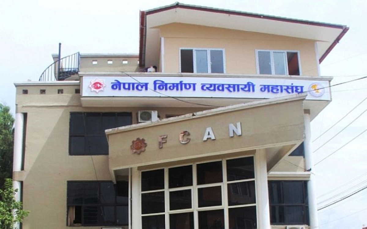 भुक्तानी नपाए पछि निमार्ण व्यवसायी आन्दोलनमा, प्रधानमन्त्रीलाई ज्ञापनपत्र बुझाउँदै