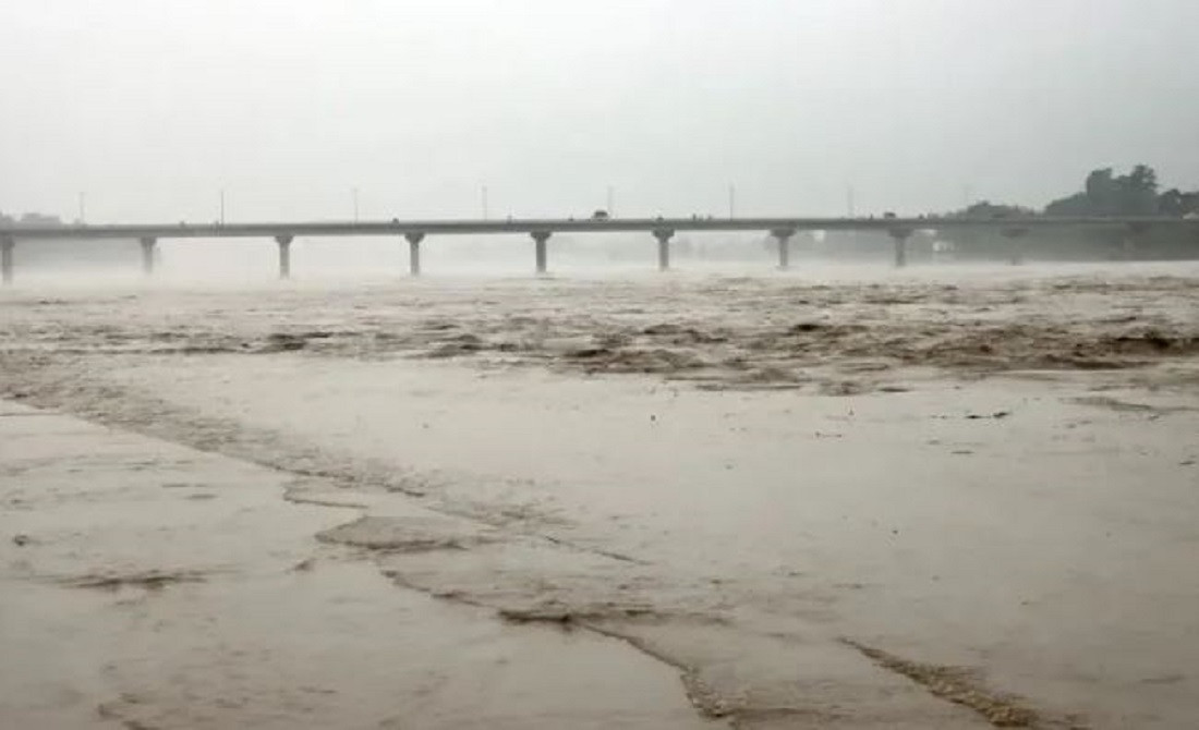नारायणी नदीको जल सतह अझै पनि सतर्कता तहमाथि