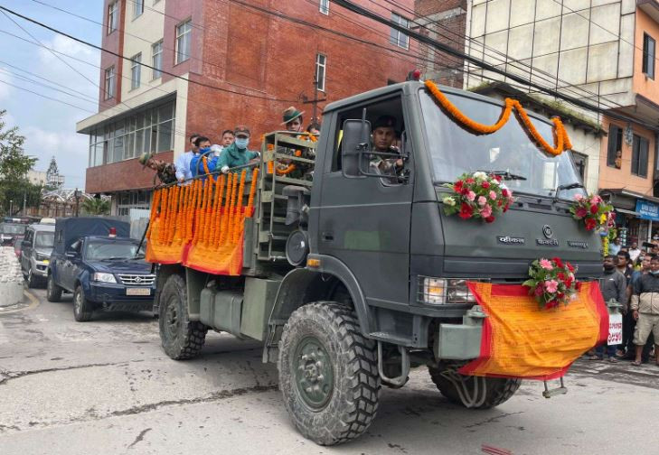 अन्तिम श्रद्धाञ्जलीका लागि नेम्वाङको पार्थिव शरीर टिचिङबाट च्यासल लगिदै