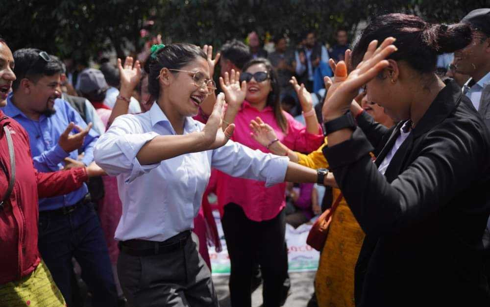 आन्दोलनमा शिक्षकहरूको नाचगान (तस्बिरहरू)