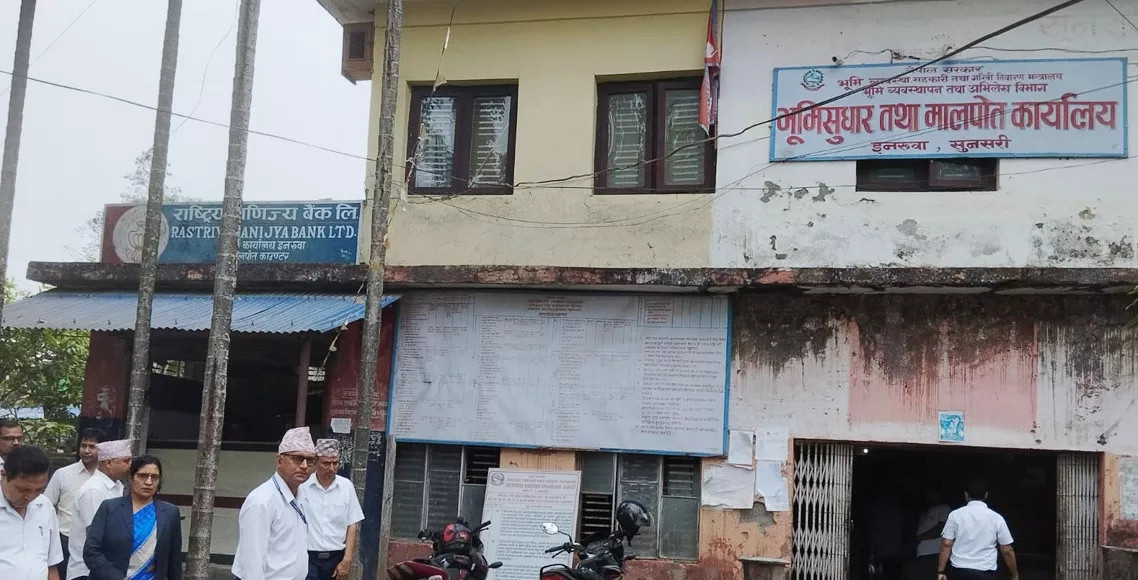 मालपोतका नासु र खरिदार डेढ लाख घुससहित पक्राउ