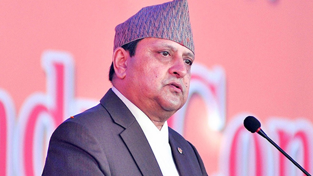 पूर्वराजा ज्ञानेन्द्रले दशैंको टीका शुभेच्छुकलाई लगाइदिने