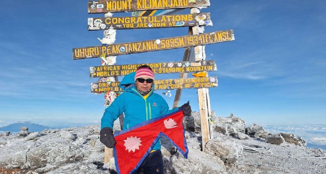 पर्वतारोही प्रकाशराज पाण्डेले गरे माउन्ट किलिमञ्जारोको सफल आरोहण