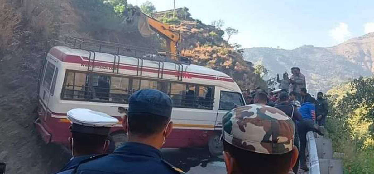 कर्णाली राजमार्गमा हाइस दुर्घटना: तीन घाइते, एक गम्भीर