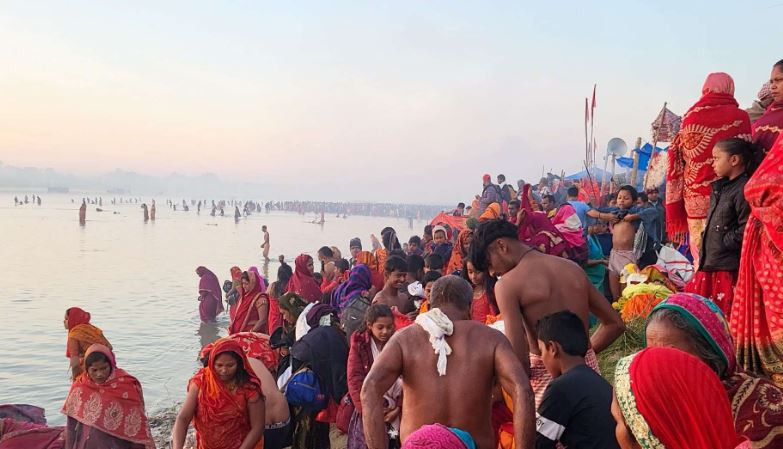 कमला नदीमा धामी झाँक्रीसहितको अनौठो भूत मेला