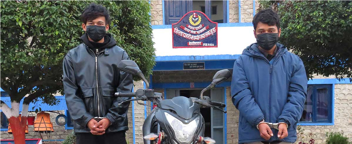 मोटरसाइकल चोरी आरोपमा दुई युवक पक्राउ