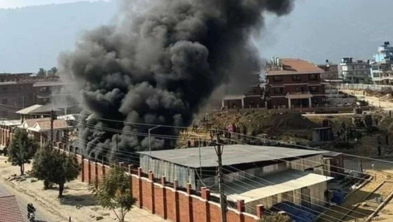 भैंसेपाटीमा मन्त्रीको क्वार्टरसँगै टहरामा आगलागी