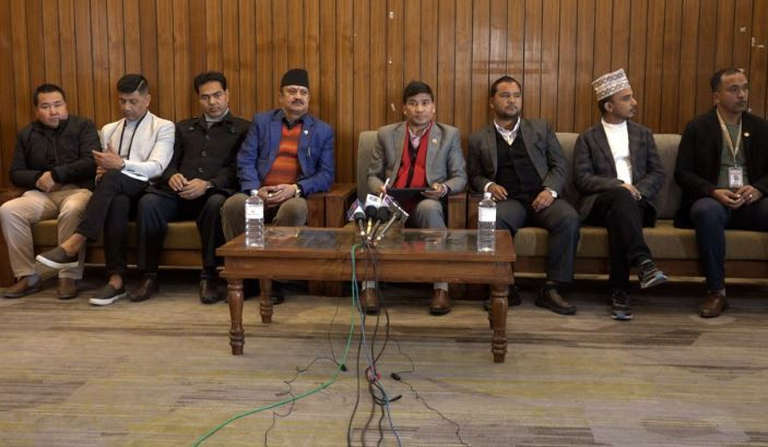 सरकारसँग वैदेशिक रोजगार व्यवसायीले राखे १० बुँदे माग