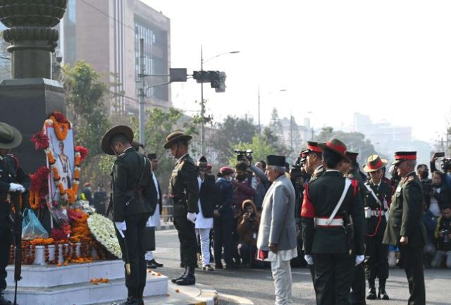 राष्ट्रपति पौडेलद्धारा पृथ्वीनारायण शाहको शालीकमा माल्यार्पण