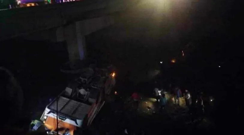 बस दुर्घटना अपडेटः मृतक १२ मध्ये आठ जनाको परिचय खुल्यो