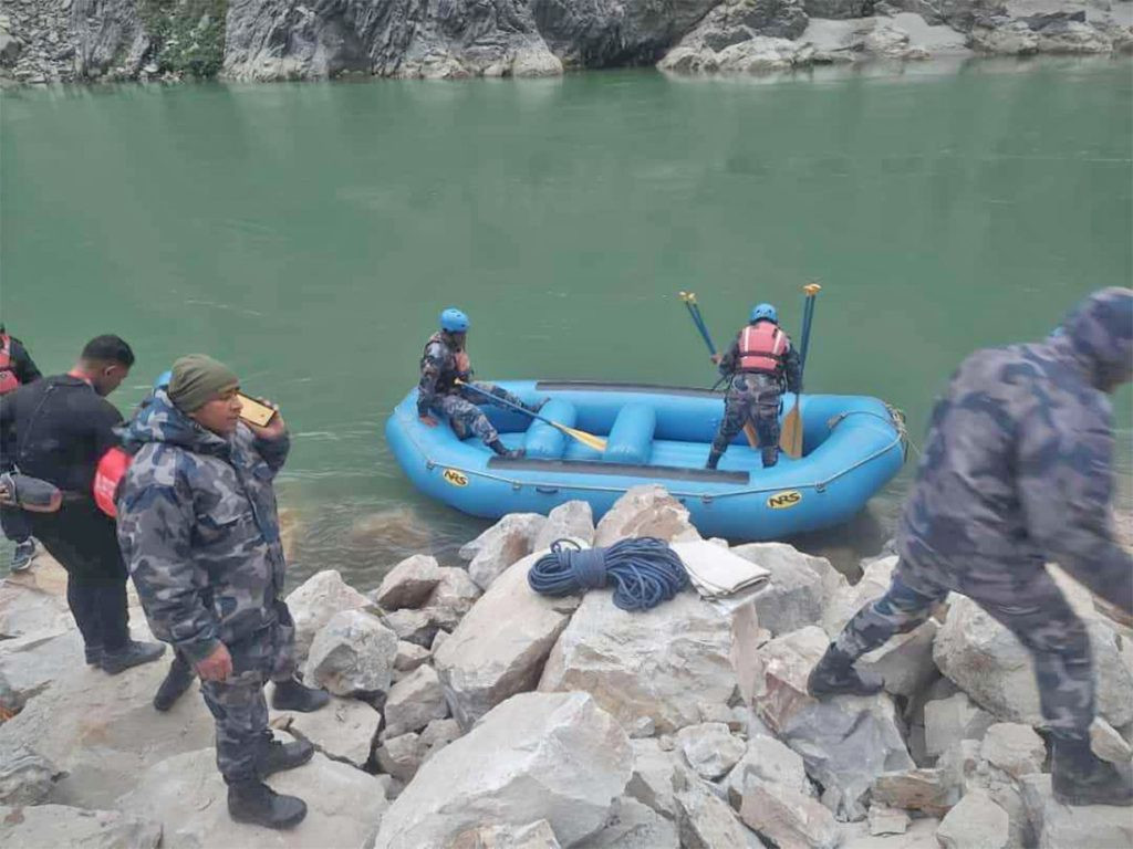 त्रिशूली नदीमा  जिप खस्यो, यात्रुको अवस्था अज्ञात 