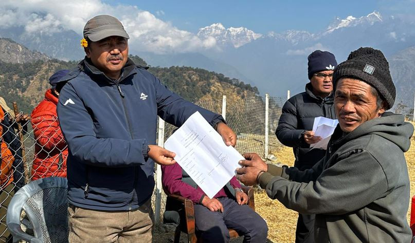 धार्चेमा अव्यवस्थित बसोबासीलाई निस्सा वितरण