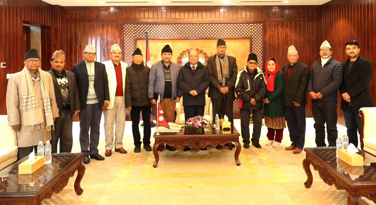 प्रधानमन्त्रीले पुर्व न्यायधिसहरूलाइ भने, ‘बाहिरको भिड हेरेर न्याय सम्पादन हुन थाल्यो, रोक्नुहोस्’