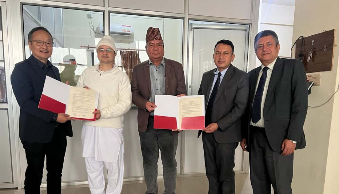 एभरेष्ट बैंक र धनगढी नेत्रालयबीच विशेष छुटसम्बन्धी सम्झौतामा हस्ताक्ष