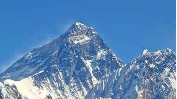 सगरमाथ चढनेले अनिवार्य रूपमा ‘ट्रयाकिङ चिप्स’ लगाउनु पर्ने