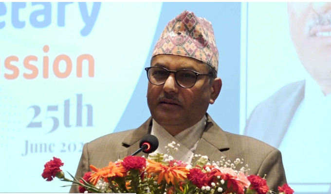  मौद्रिक नीतिको सिमाभन्दा बाहिर गएर काम गर्न सकिदैन : गभर्नर अधिकारी