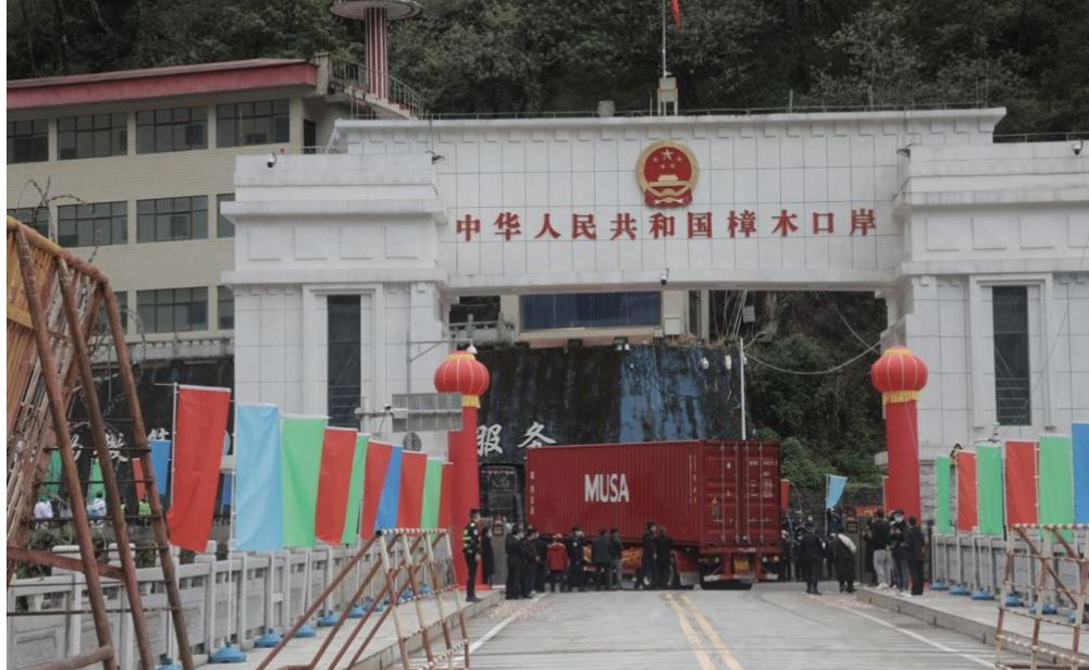  उत्तरी नाका तातोपानी र रसुवागढी ठप्प, चिनियाँ नाकामै अड्किए फलफूल र कपडा बोकेका २५० कन्टेनर