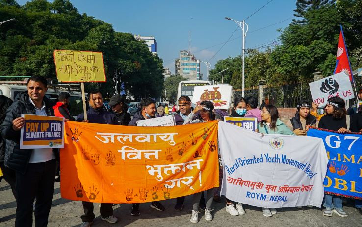 जलवायु वित्तको भुक्तानी माग गर्दै काठमाडौंमा प्रदर्शन