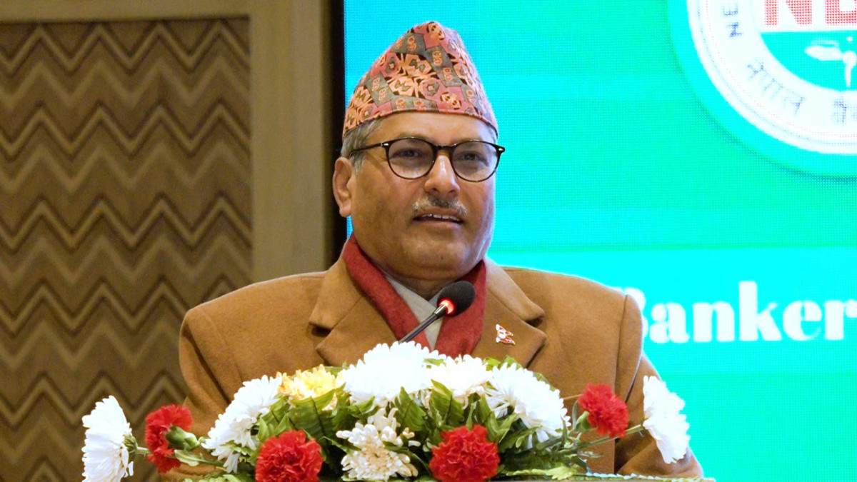 ठूला चुनौतिहरू जित्दै नेपाली बैंकिङ क्षेत्र सुरक्षित छ : गर्भनर अधिकारी 