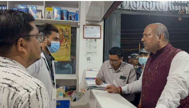 मुख्यमन्त्री सिँहले गरे सिरहाको मिर्चेयामा १४ निजी अस्पताल अनुगमन, १३ अस्पताल बन्द गर्न निर्देशन