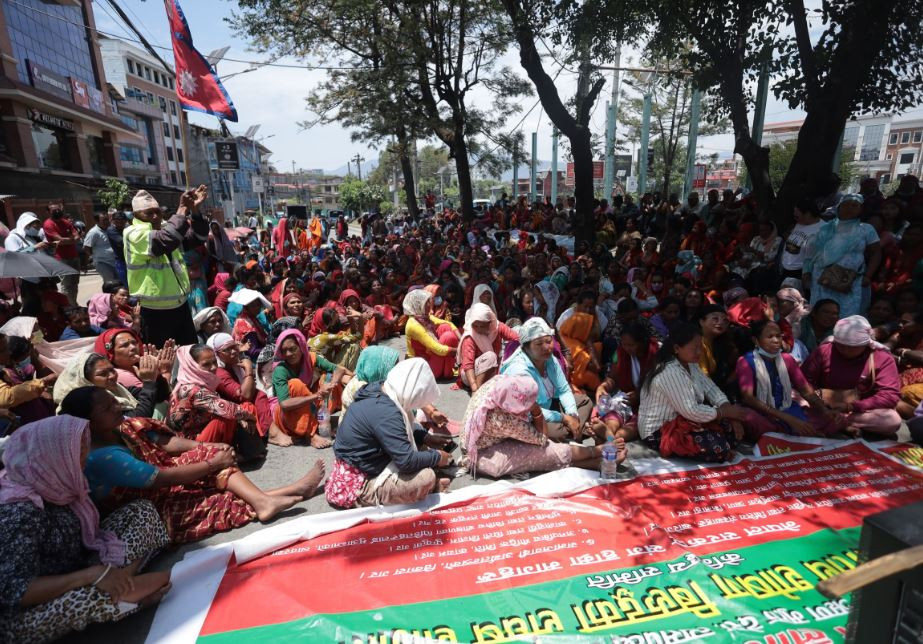 एक महिना दश दिनदेखि लघुवित्त पीडितहरु निरन्तर आन्दोलित