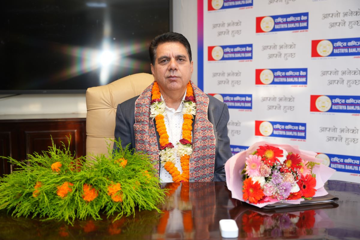 राष्ट्रिय वाणिज्य बैंक सञ्चालक समितिका नव नियुक्त अध्यक्ष ढकालद्धारा पदभार ग्रहण