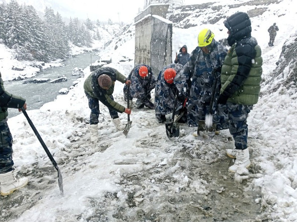 हिमपातको प्रभावः ‘हिडन भ्याली’मा १५ जना पर्यटक समस्यामा, हिमपातमा फसेका १५ सयको सेनाद्वारा उद्धार, जोमसोममा शून्य डिग्री सेल्सियसस
