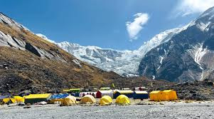 अन्नपूर्ण आधार शिविरबाट फर्कन थाले पर्यटक