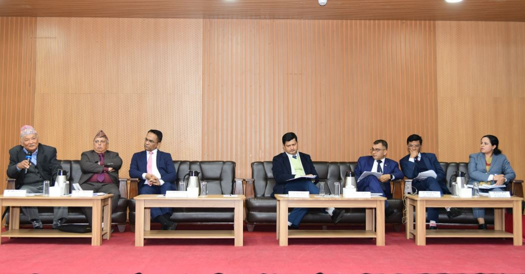 अर्थतन्त्र दबाबको समाधान कसरी हुन्छ ? विज्ञ भन्छन् - मौद्रिक नीतिभन्दा वित्त नीतिमा समस्या