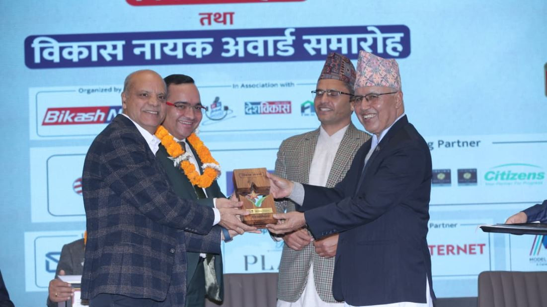 नबिल बैंक ‘विकास नायक २०८२’ द्वारा सम्मानित, बैंकको प्रतिबद्धतालाई सम्मानले सुदृढ बनाएको सिइओको प्रतिक्रिया