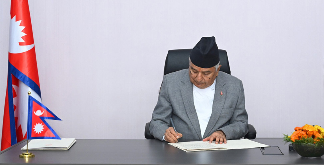 राष्ट्रपतिबाट संवैधानिक परिषद् सम्बन्धी अध्यादेश फिर्ता, सरकारमाथि दबाब
