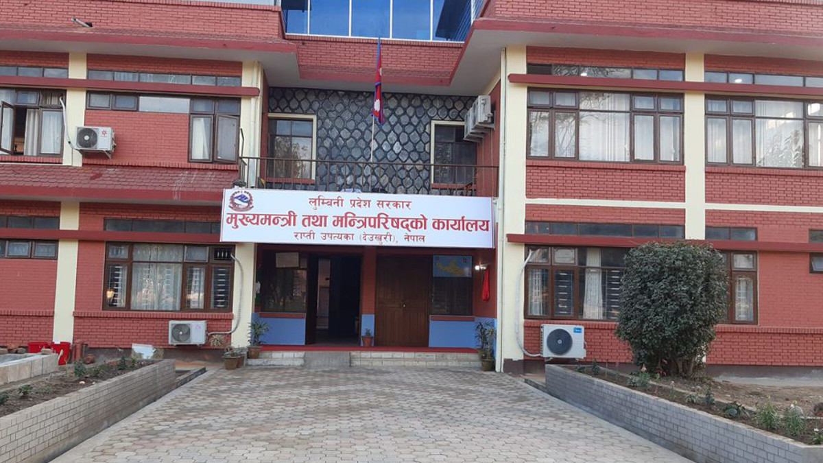 लुम्बिनीमा कांग्रेसका मन्त्रीले राजीनामा दिँदै