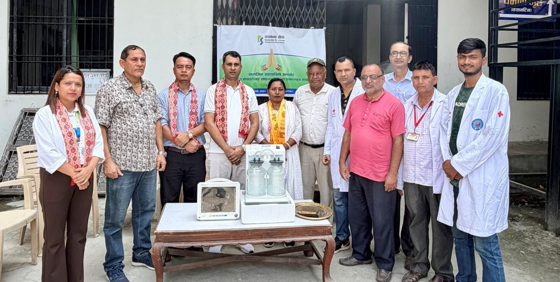 कामना सेवा विकास बैंकले रेडक्रसलाई दियाे सर्पदंश उपचार उपकरण