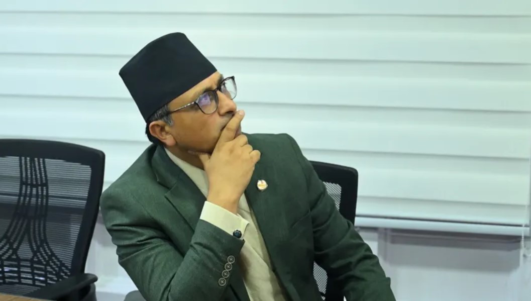 बाढीपछिको पुनर्निर्माणका लागि वित्तीय स्रोत जुटाउन अर्थमन्त्री वाग्ले कतारमा