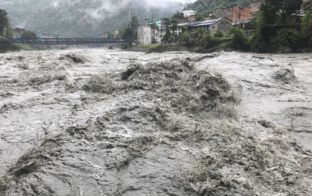 पर्वतमा कालीगण्डकीको बाढीले करिब ८० घर बगायो