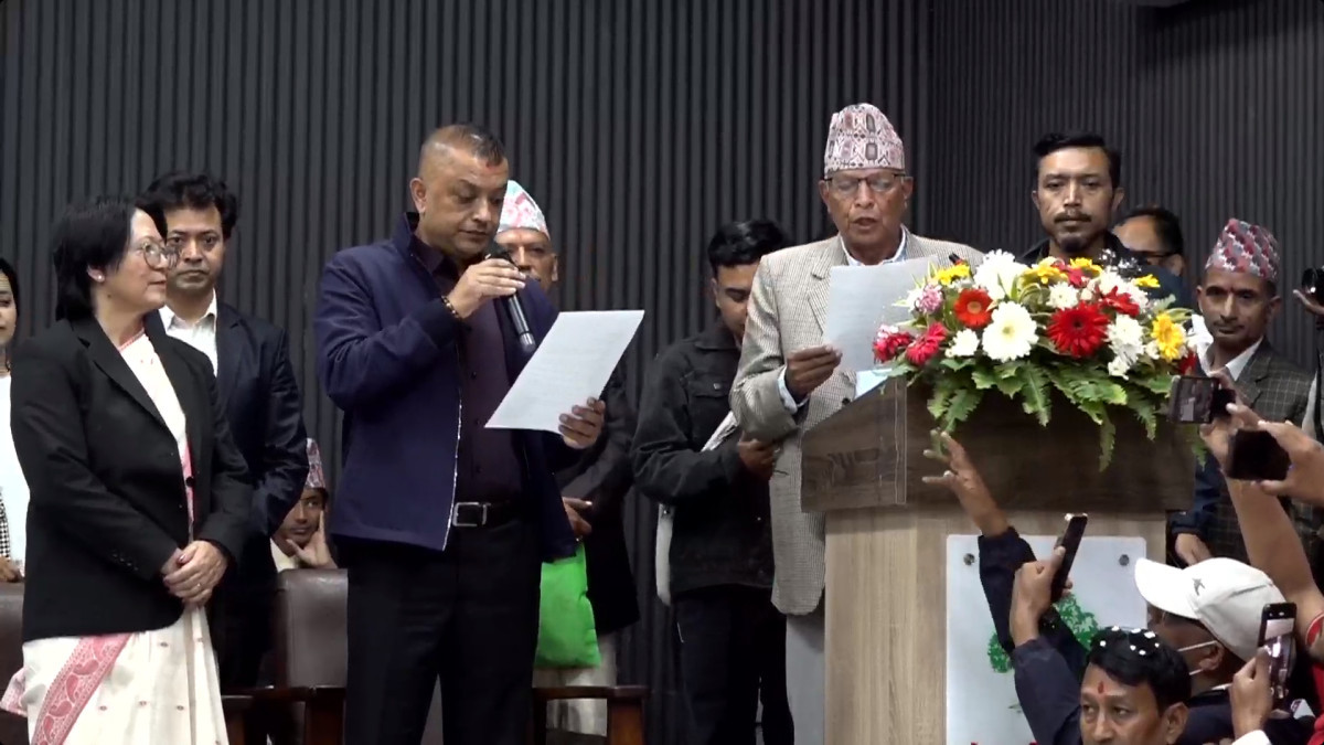 गगन थापाले कांग्रेस सभापतिमा लिए पद तथा गोपनीयताको शपथ