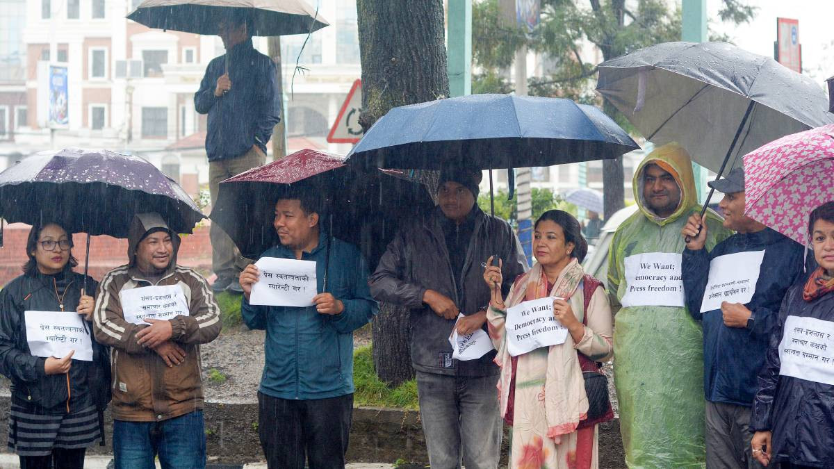 प्रेस स्वतन्त्रताको माग गर्दै पत्रकारहरुको प्रदर्शन